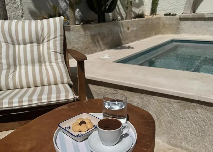 Moon Alacati فندق